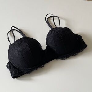 Candie’s Elegant Black Lace Bra